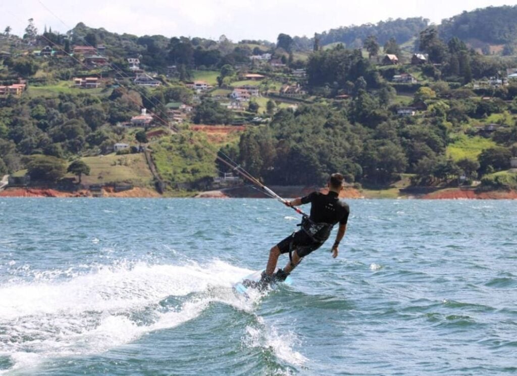 (Credito a) Kitesurfing Calima