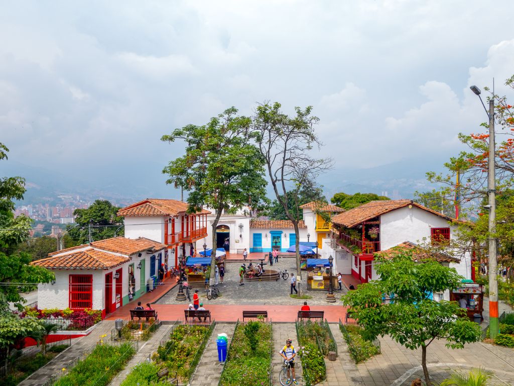 Pueblito Paisa (1)